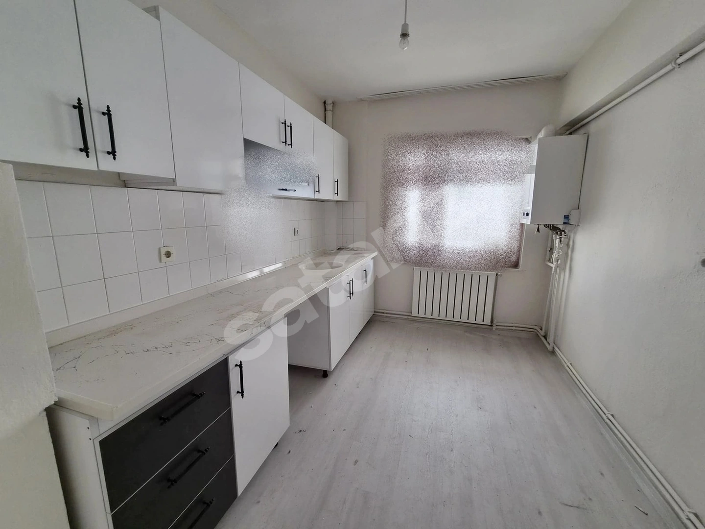 EMLAK ŞEHRİNDEN CADDE ÜZERİNDE KELEPİR 3+1 DAİRE FIRSATI!!!