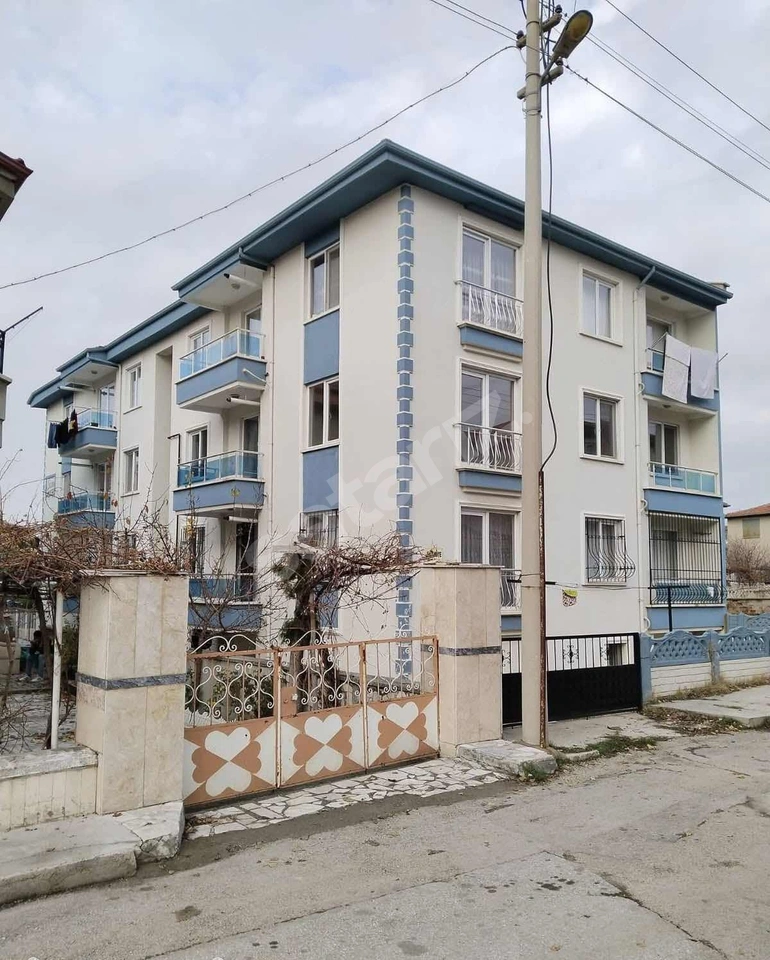 TOPRAK EMLAKTAN SAHIPATA MH KİRALIK GENİŞ VE FERAH DAİRE