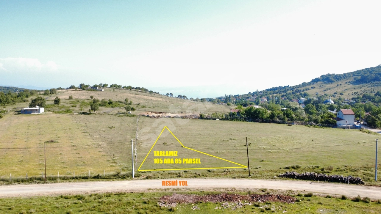 AY EMLAK'TAN ARMUTLU MECİDİYEKÖY DE YOLU OLAN 1.187 m2 TARLA
