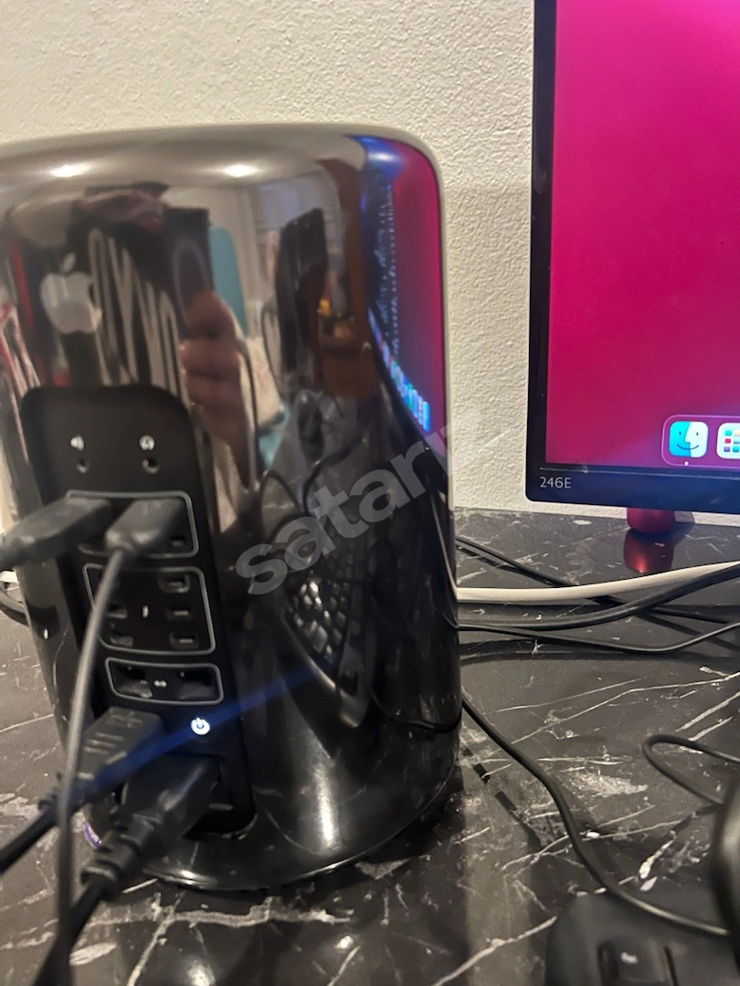 Apple Mac Pro 128GB  RAM 2TB SSD 12GB Grafik 10 Çekirdek Cp