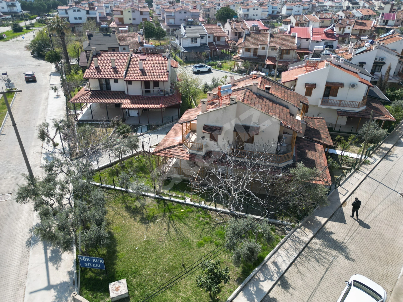 KUŞADASI DAVUTLAR DENIZE 200 METRE KÖŞE KONUM YAZLIK