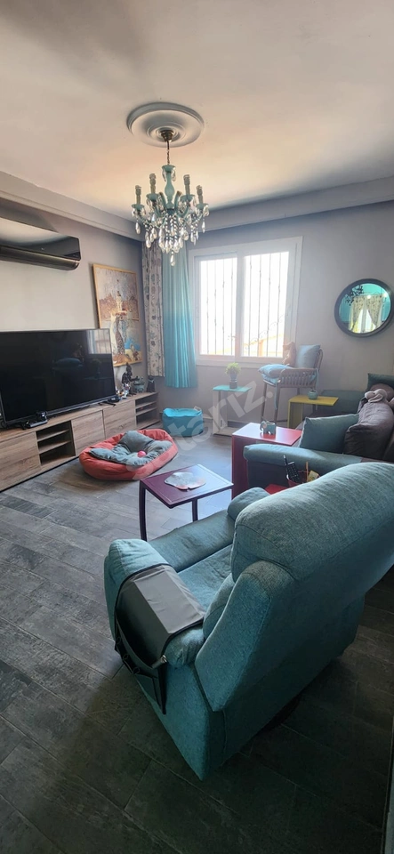 KUŞADASI MERKEZ’DE SATILIK LIMAN MANZARALI TERASLI ŞIRIN 2+1 EŞYALI DAIRE