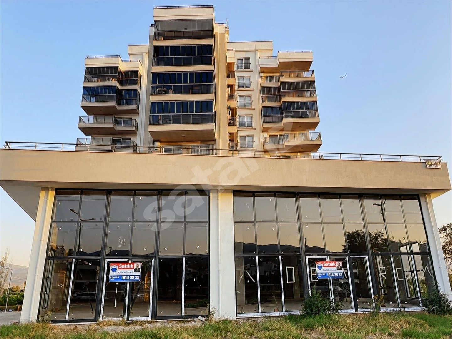 NAZİLLİ ANA YOLU ÜZERİNDE SATILIK 1920m2 DÜKKAN