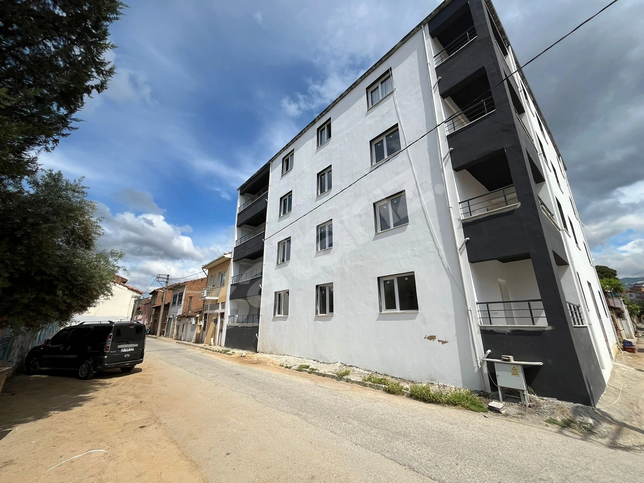 MEŞRUTİYET MAHALLESİNDE SIFIR YERDEN ISITMALI SATILIK 2+1 DAİRE