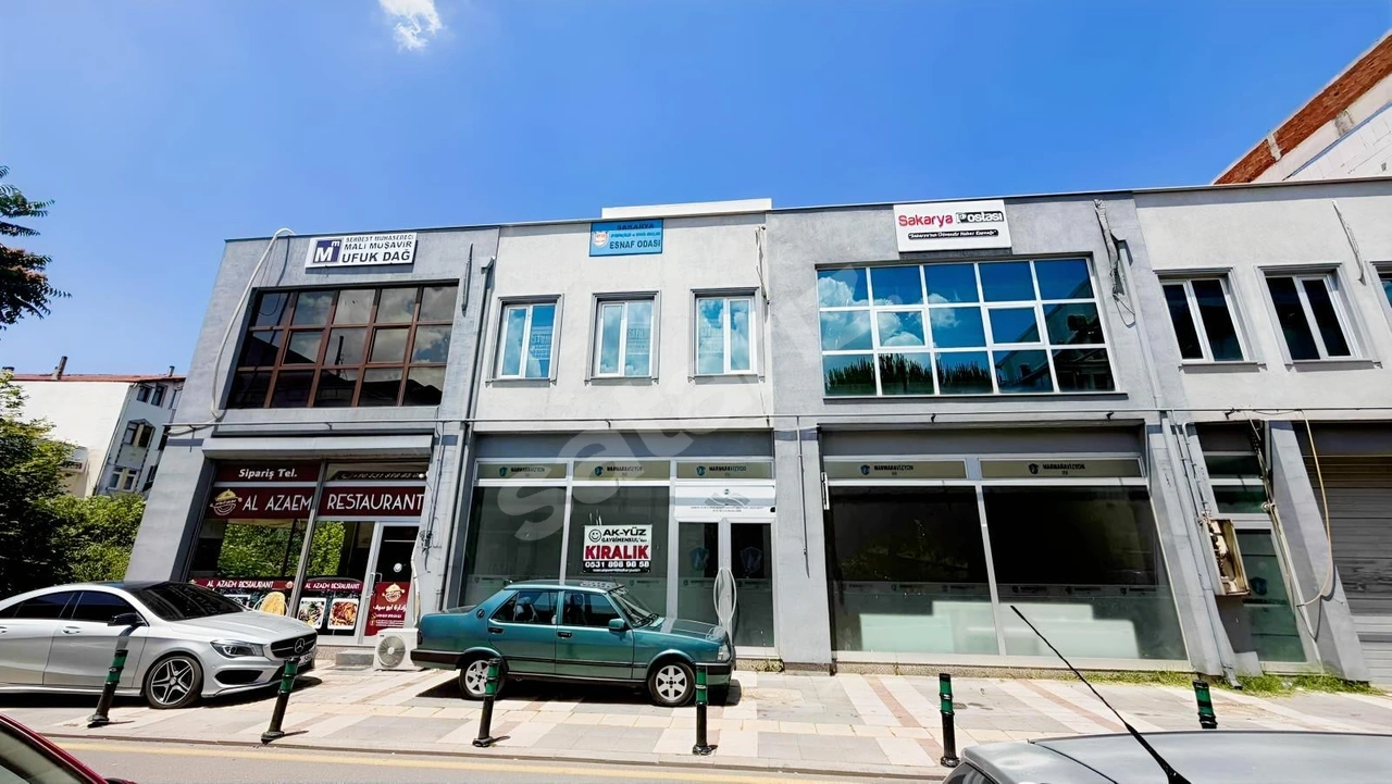MEGAKENT EMLAK'TAN ÇARŞI MERKEZDE GENİŞ KULLANIMLI KİRALIK OFİS
