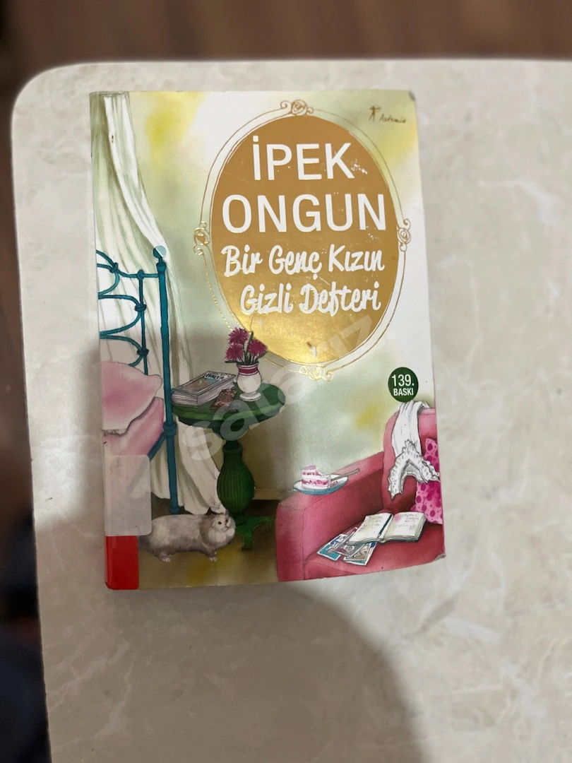 İpek Ongun Bir Genç Kızın Gizli Defteri Kitabı