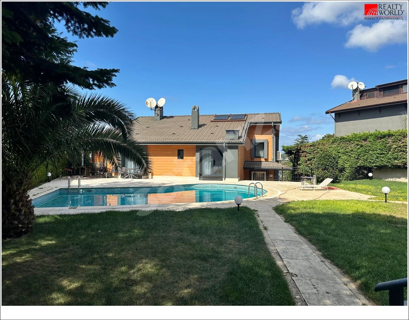 REALTY WORLD* ZEKERİYAKÖYDE SATILIK 9 TİPİ KOZA VİLLASI