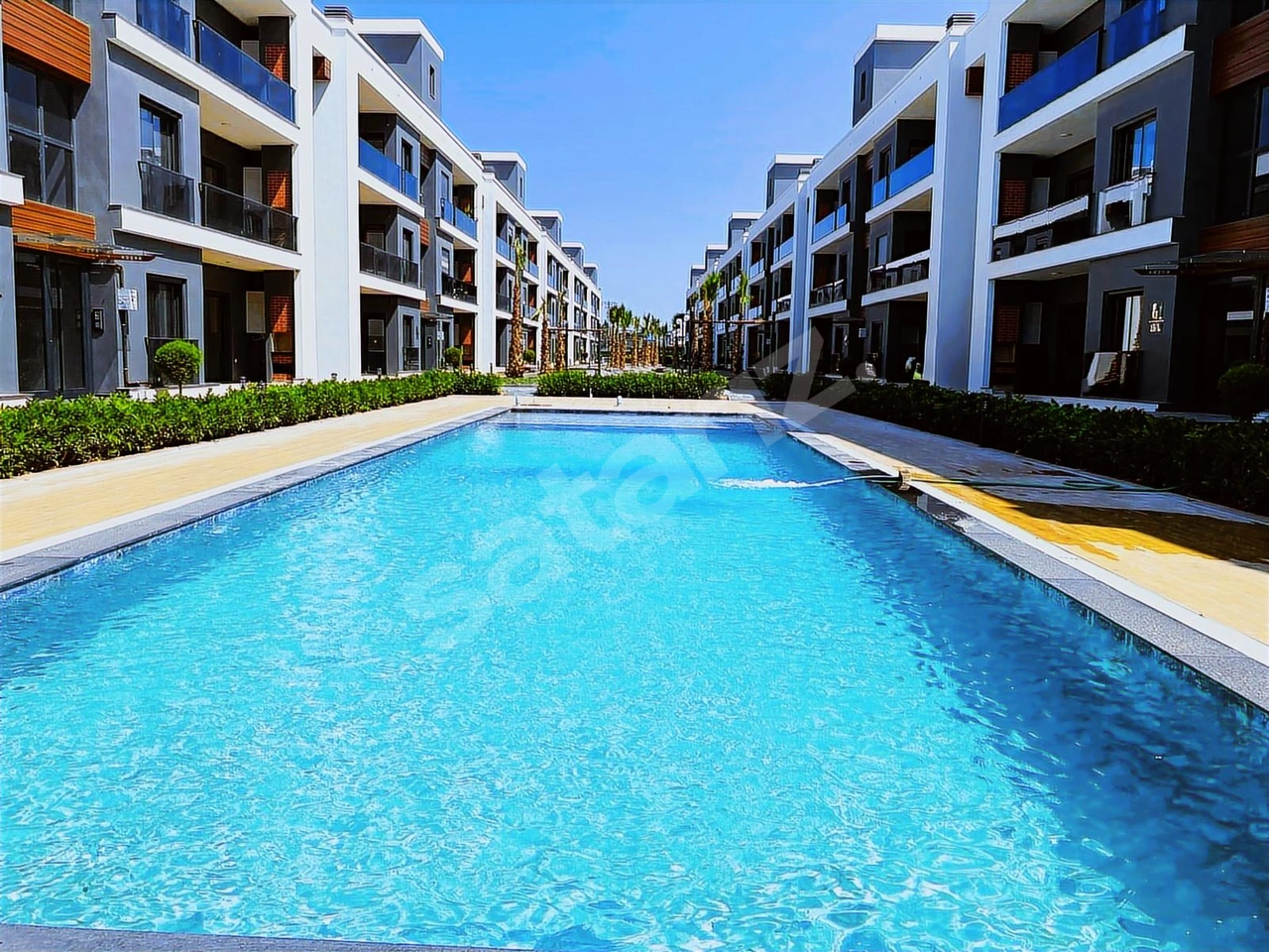Arslan'dan Koçsa Life'ta Havuz Manzaralı Ara Kat 3+1 Satılık