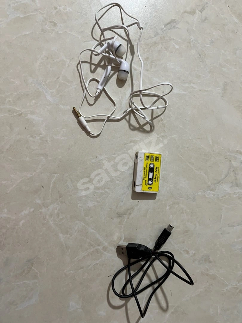 Casette Player MP3 Çalar +kulaklı+şarj Kablosu