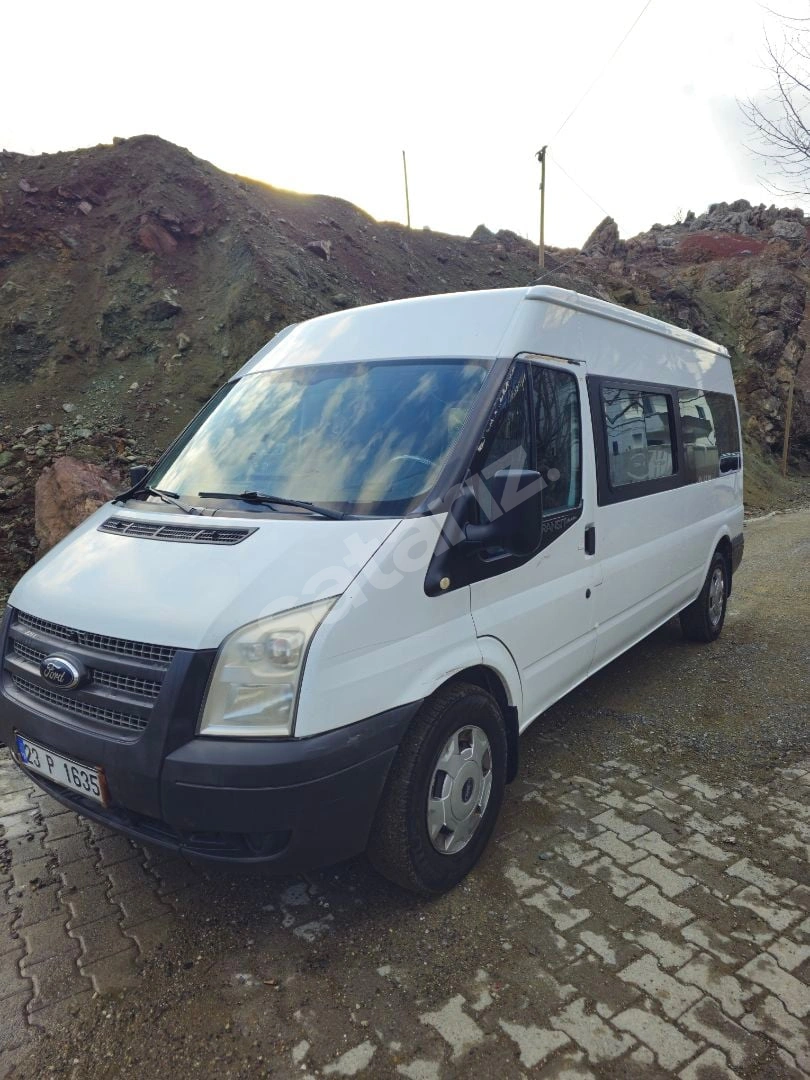 ACİLL SATILIK 2013 FORD MÜNÜBÜS 13+1 HATASIZ BOYASIZ 370L 135 Ps