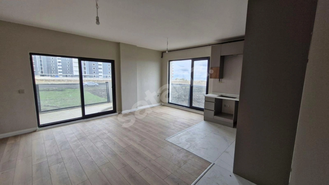 KAÇMAZ FIRSAT Havuzlu,yesil alanli muhtesem bir 2+1