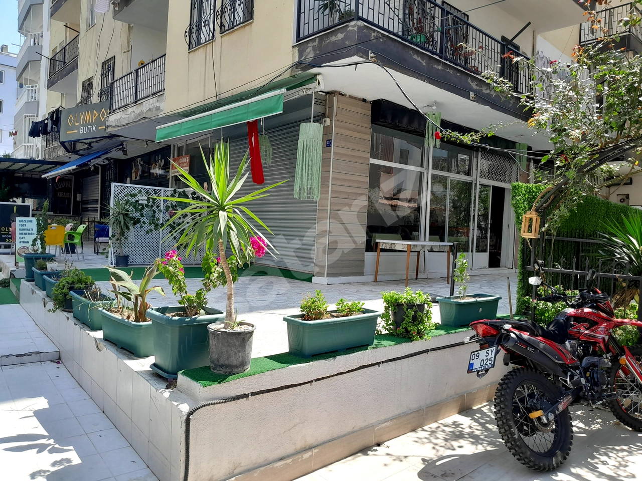 Kuşadası Tam Merkezde Satılık Dükkan