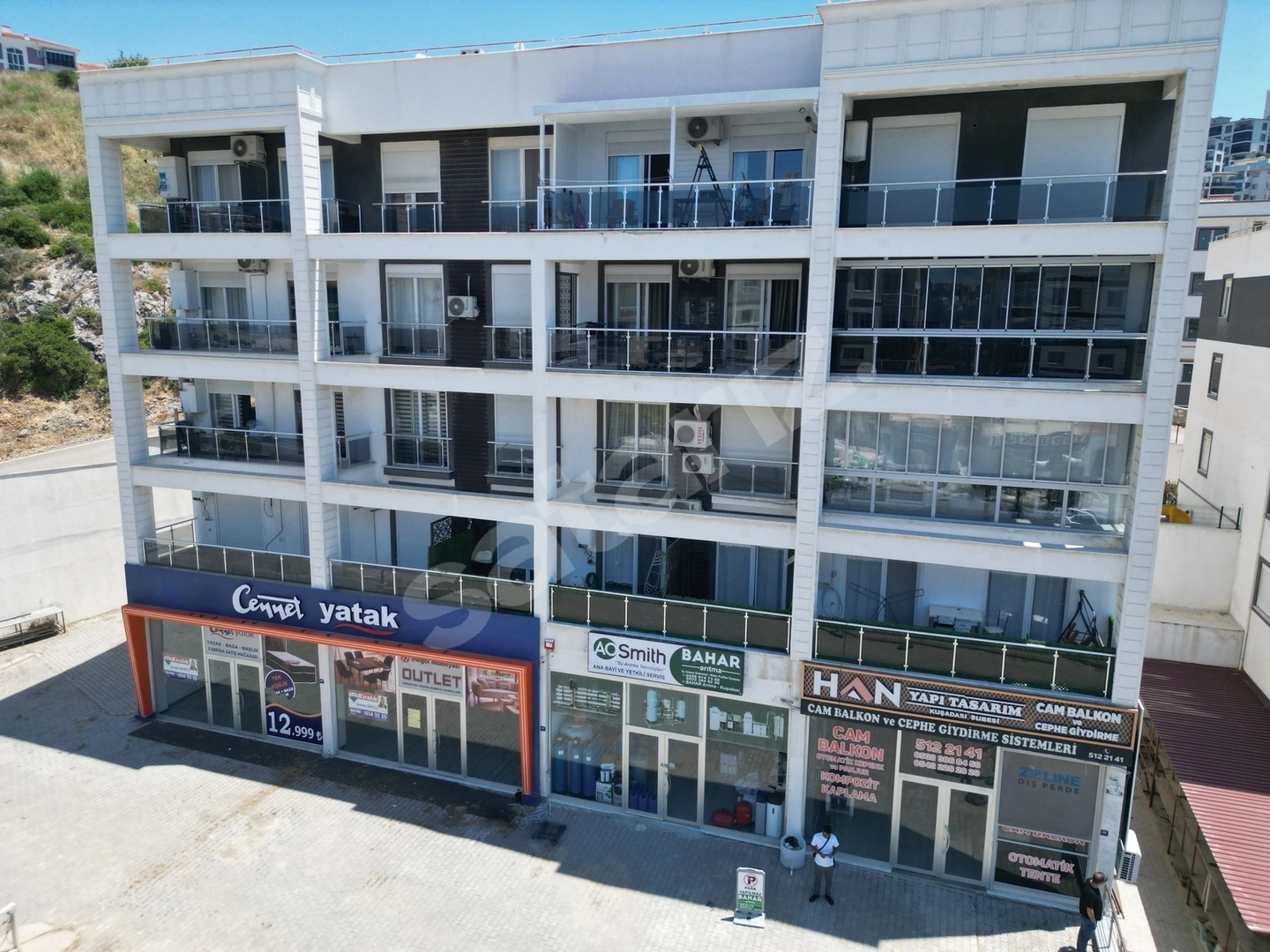 CADDE ÜZERİNDE GENİŞ CEPHELİ MAĞAZA
