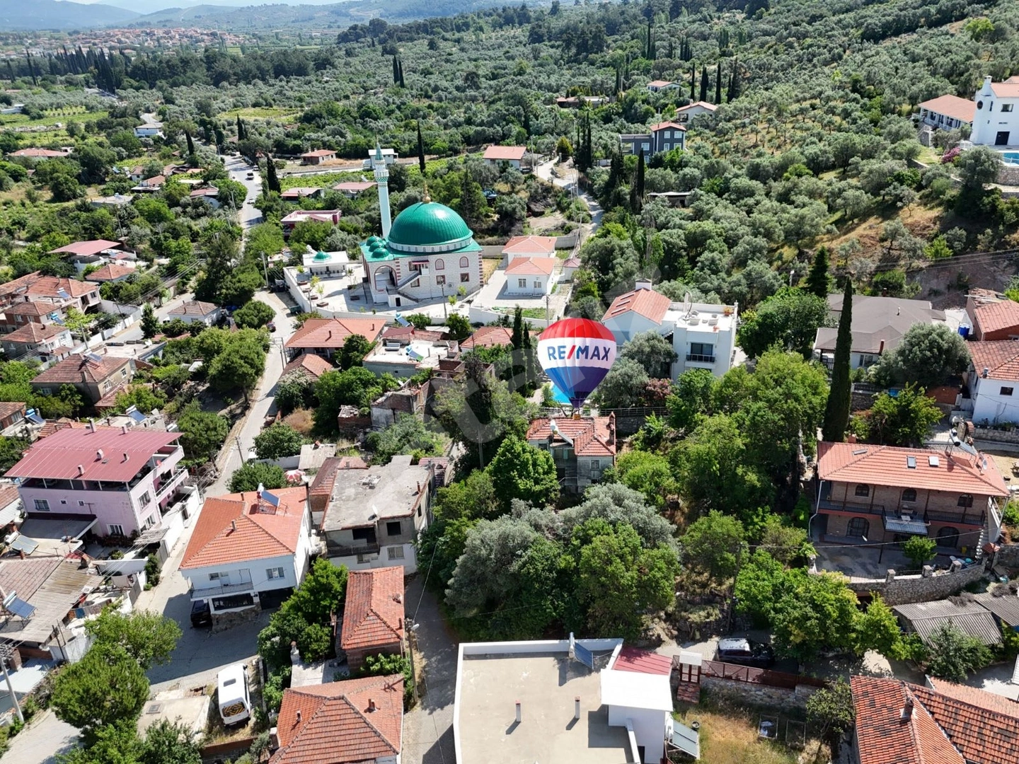 SELÇUK GÖKÇELAN DA KÖY İÇİ RUHSATLI KÖY EVİ