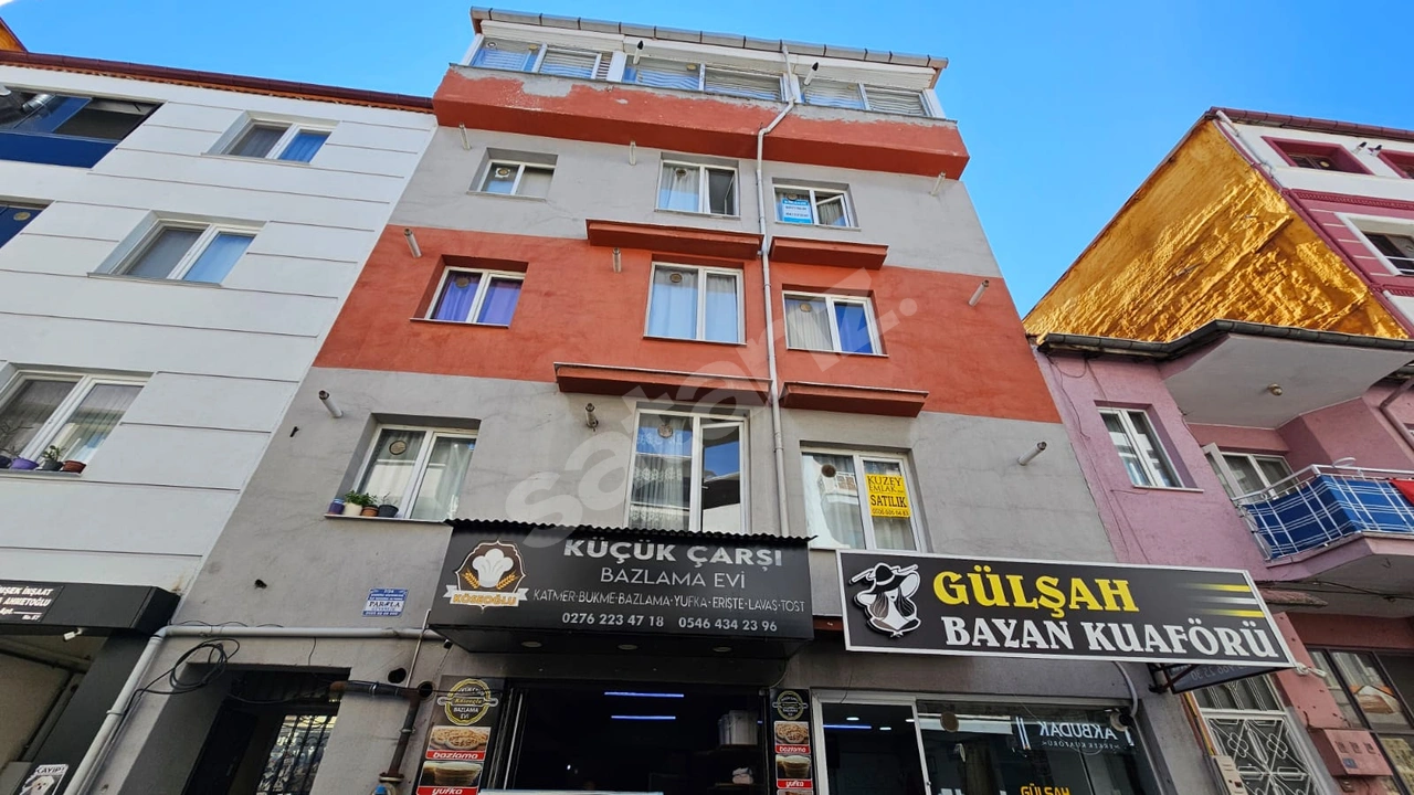 UŞAK MERKEZ KÜÇÜK ÇARŞIDA ARA KAT, EŞYALI 1+0 KİRALIK APART