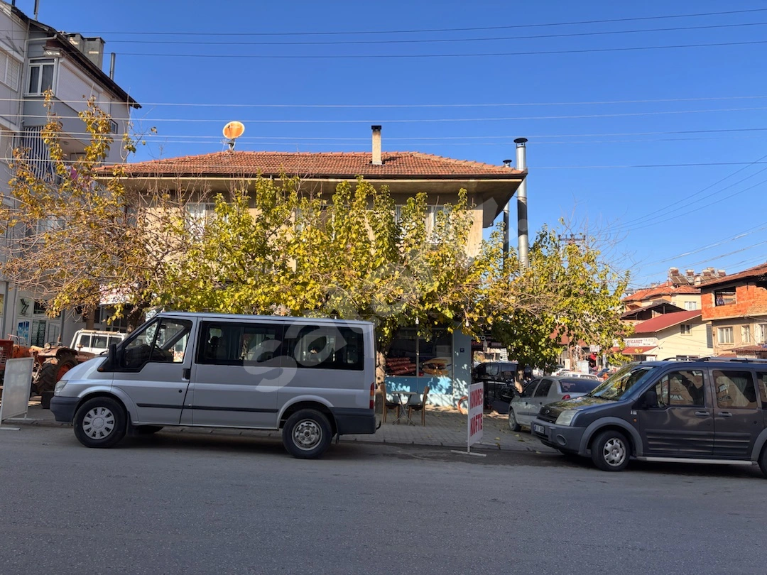 KARACASUDA SATILIK OTOGAR YANI YOLA CEPHELİ KOMPLE BİNA