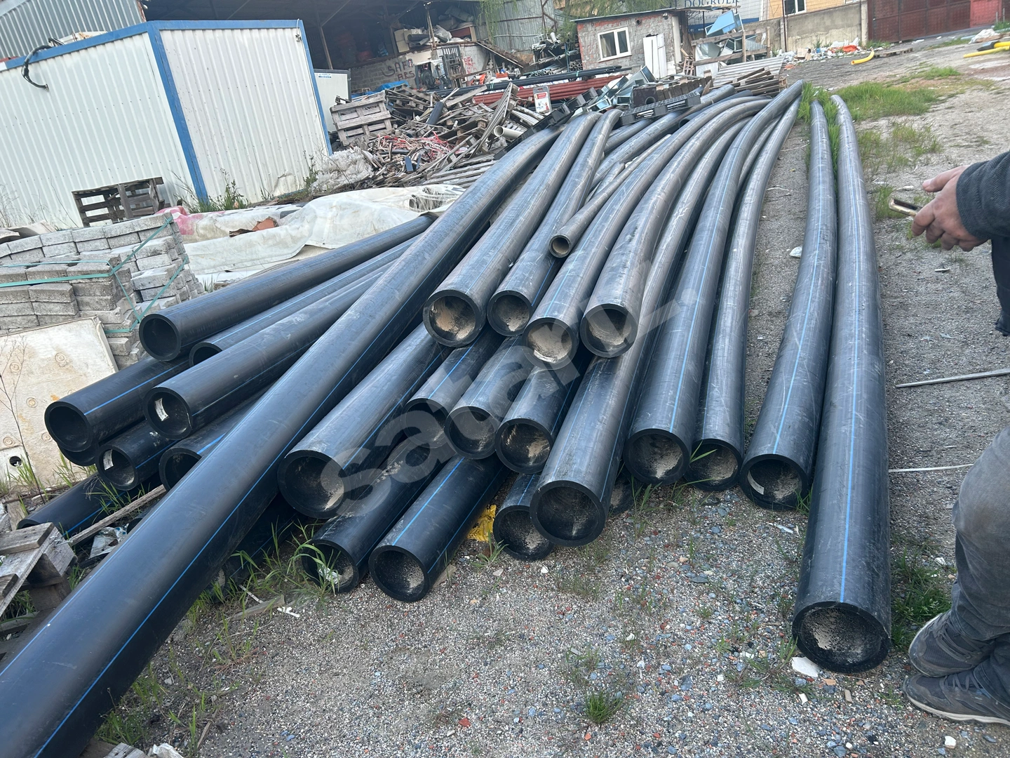 HDPE. P100. PN16. DN 200 ve 250 çaplarında yaklaşık 500 Mt