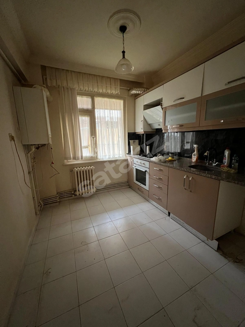 BERRAK'TAN KİTAP KAFE ARKASI, BAHÇELİEVLER'DE 3+1 KİRALIK DAİRE