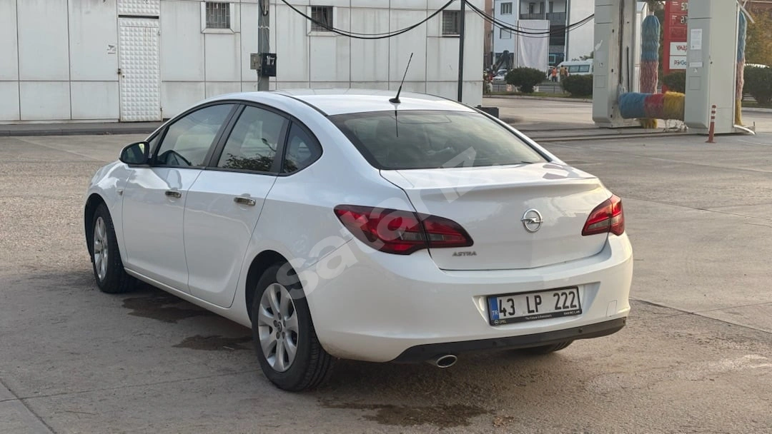 BAKMADAN GEÇME