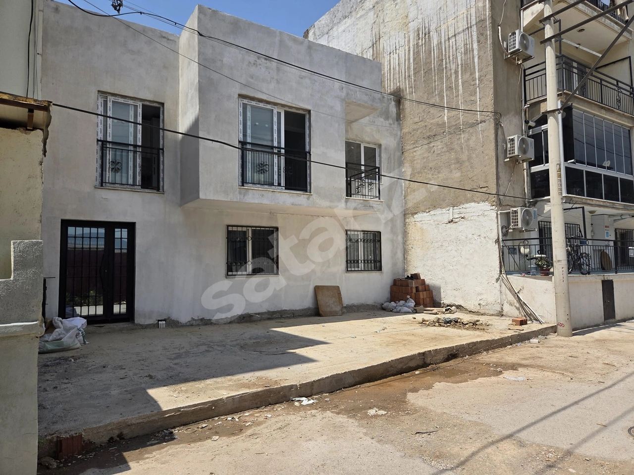 BORNOVA DOĞANLAR SATILIK 2 KATLI BİNA