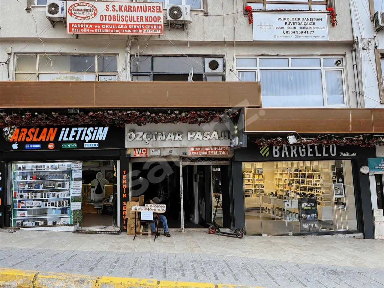 Rw Nova'dan Karamürsel Çarşıda Özçınar Pasajında Kiralık Ofis