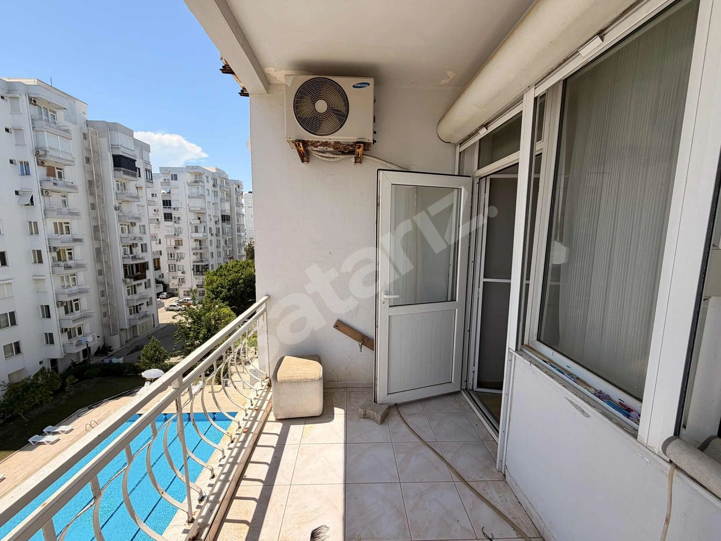 OTELLER BÖLGESİNDE DENİZ MANZARILI 2+1 EŞYALI KİRALIK DAİRE