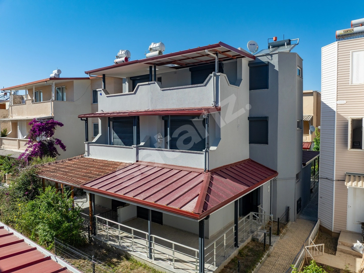 ATAKENT SİTESİ DENİZE 200 MT TAMAMEN YENİLENMİŞ 3+1 YAZLIK