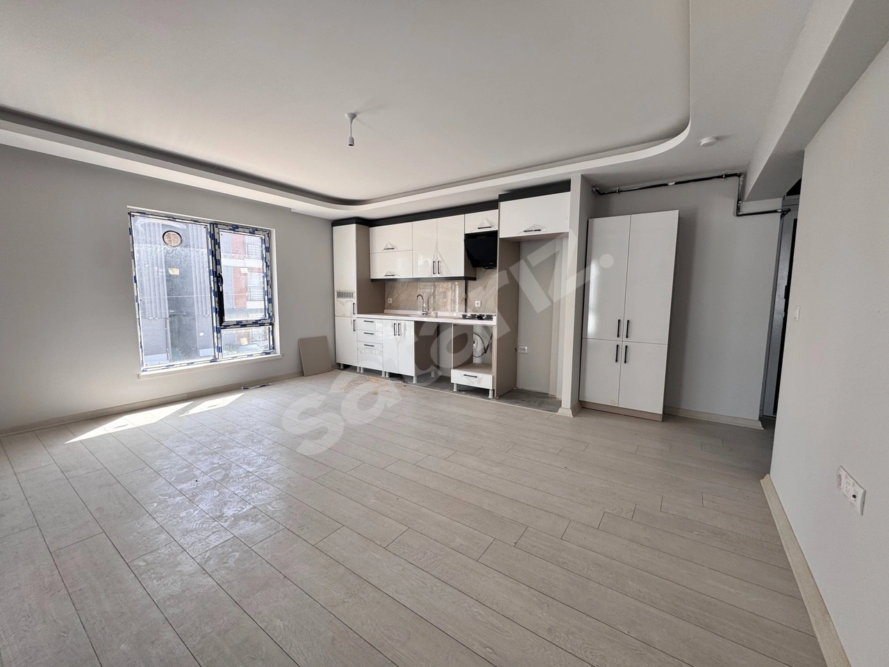 İncek 1+1 Kiralık Ara Kat Güney Doğu Cephe Boş Daire