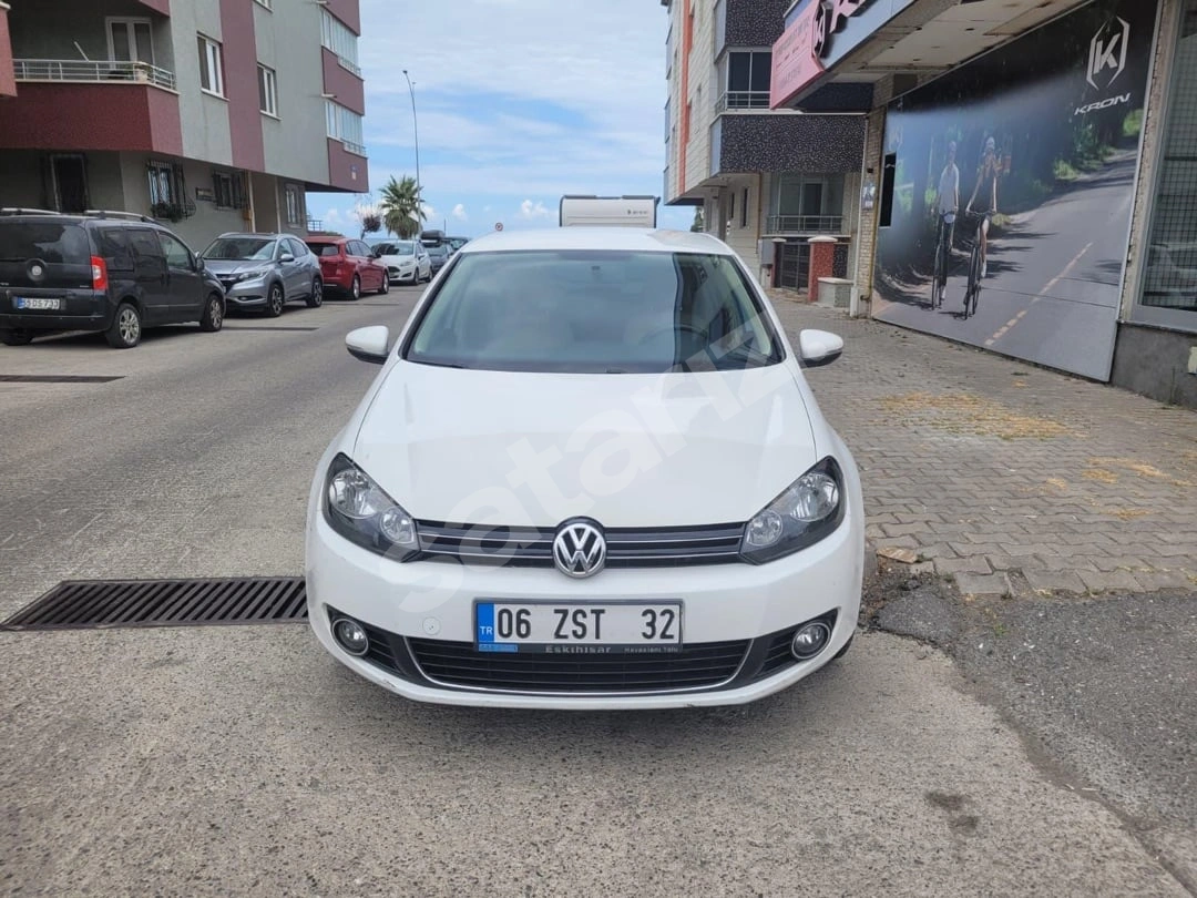 Garajda Unutulmuş Volkswagen Golf