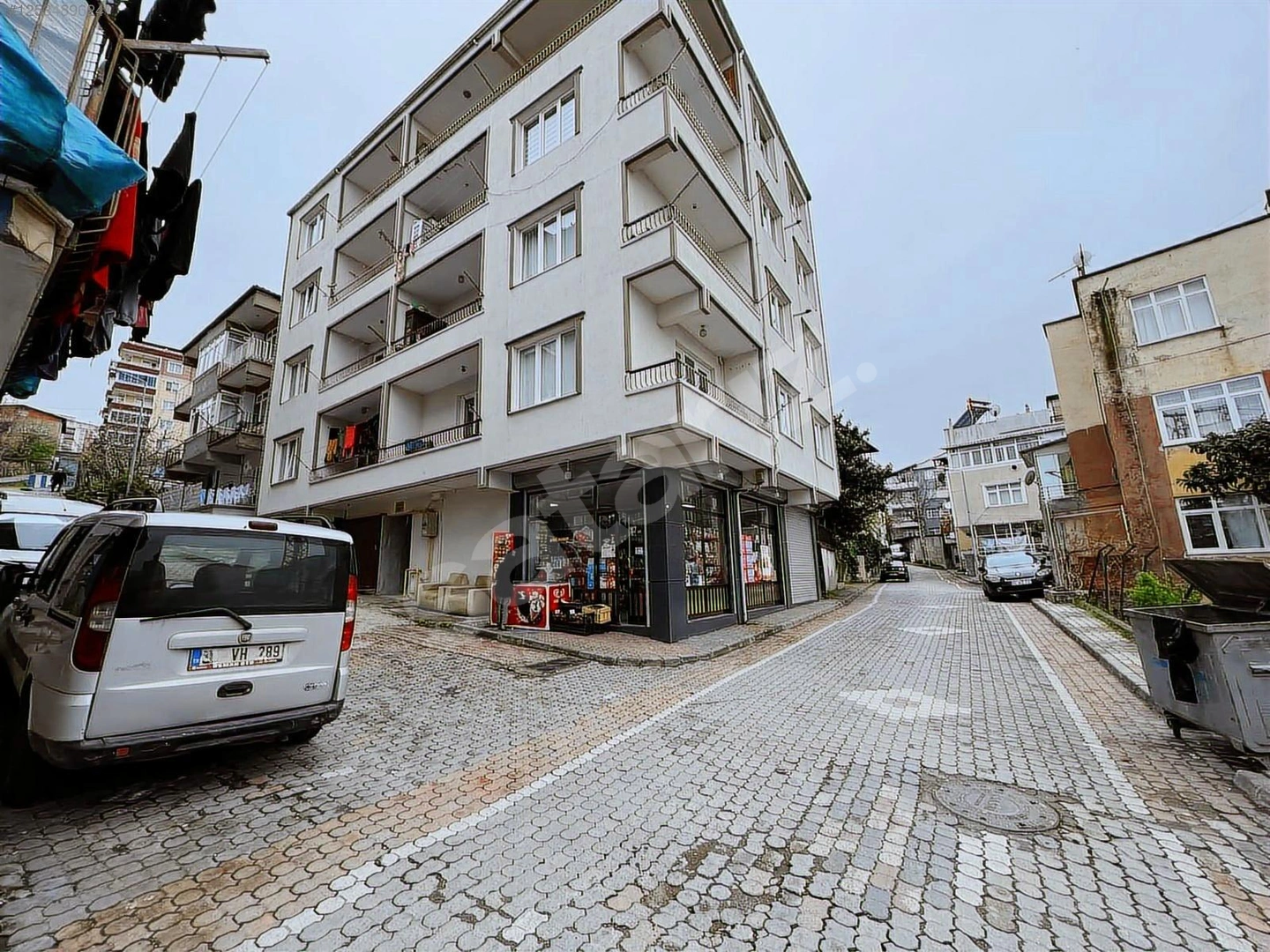 CANİKTE DENİZ MANZARALI SATILIK KOMPLE BINA