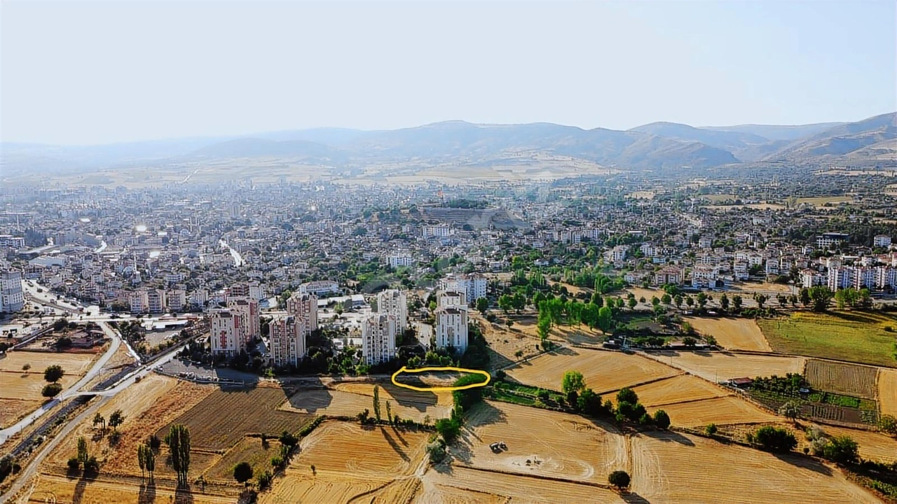GÜVEN EMLAK'TAN SATILIK 1.TOKİYE SINIR 885 M² ARAZİ.