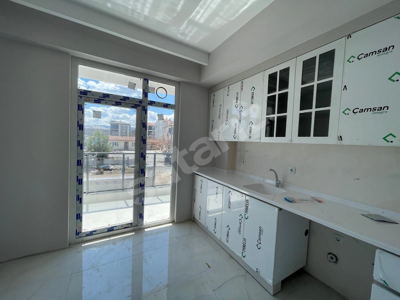 AFYONKARAHİSAR MAREŞAL FEVZİ ÇAKMAK MAH. 2+1 SATILIK DAİRELER