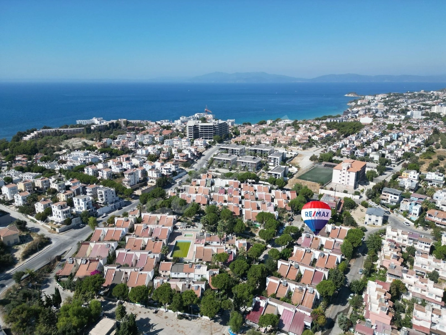 KUŞADASI KADINLAR DENiZİNDE ÖZ ÇAĞDAŞ SİTESİNDE SATILIK 3+1