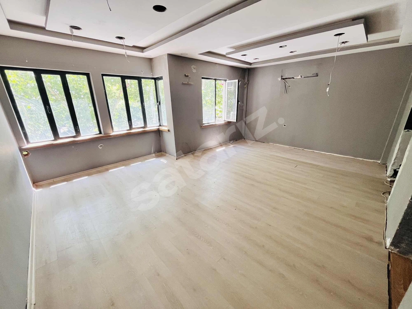 Manisa 8 Havuzu Meydanı Cadde Üzeri Arakat Kiralık Ofis