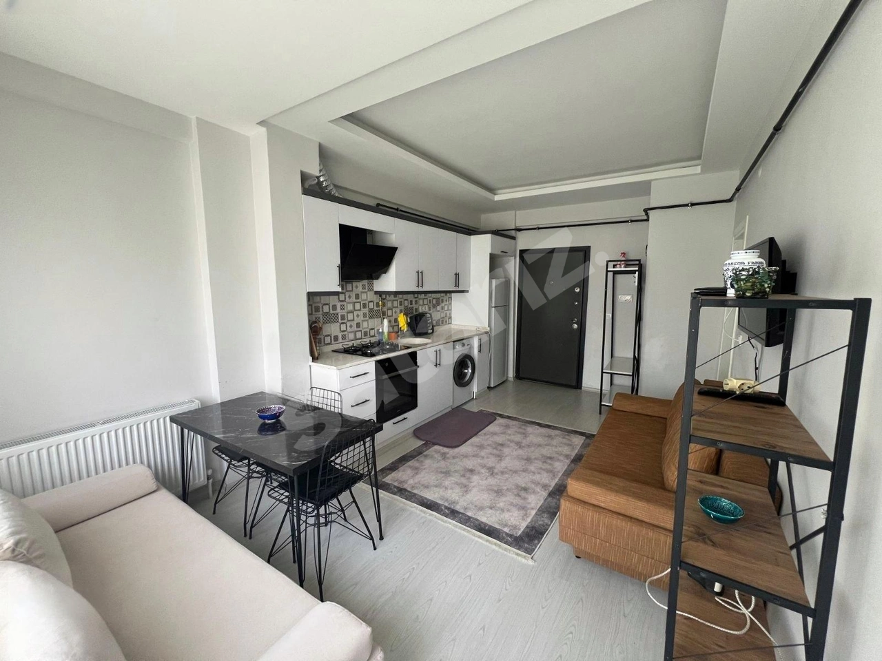Remax Kuzeyden Eski Fırın arkasında Full eşyalı harika 1+1