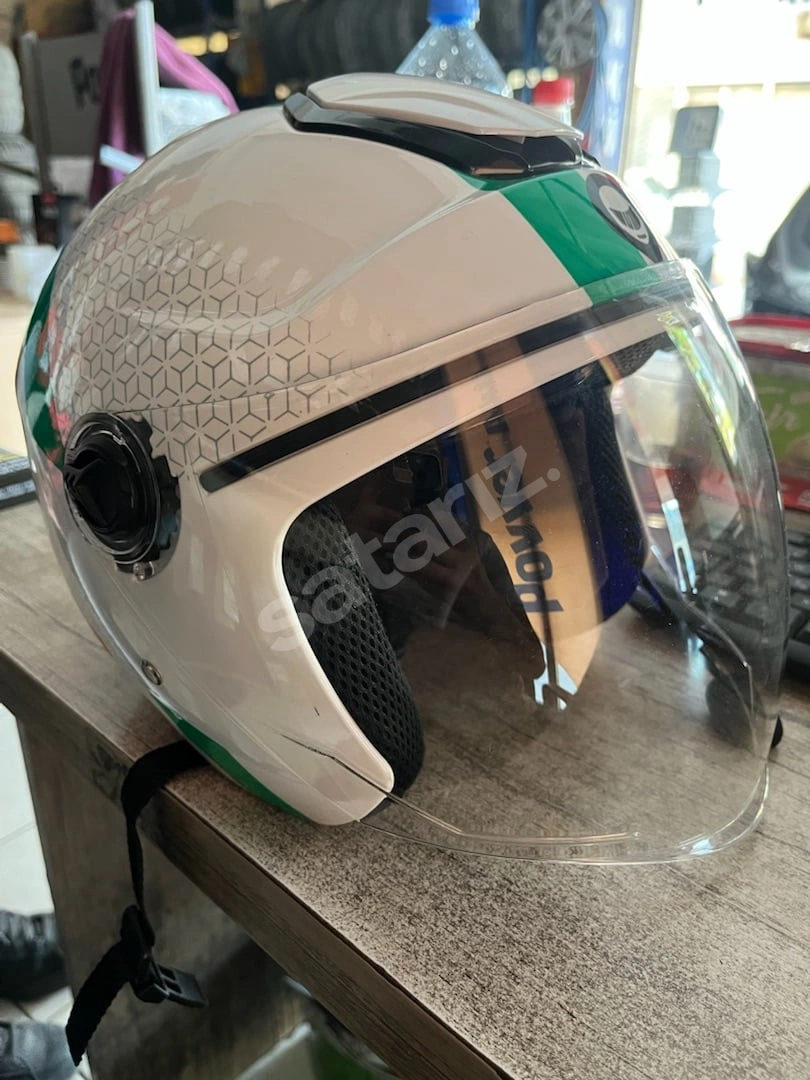 AÇIK KASK DAHİLİ GÜNEŞ VİZÖRLÜ TEMİZ DURUMDA M BEDEN 800 GRAM