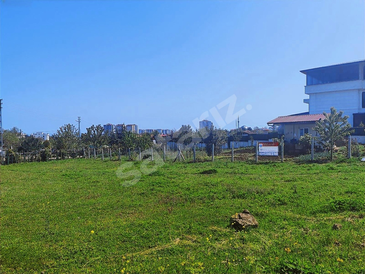 REMAX SEVCAN GÜRLEVİKTEN BÜYÜKOYUMCADA KÖŞE PARSEL SATILIK ARSA