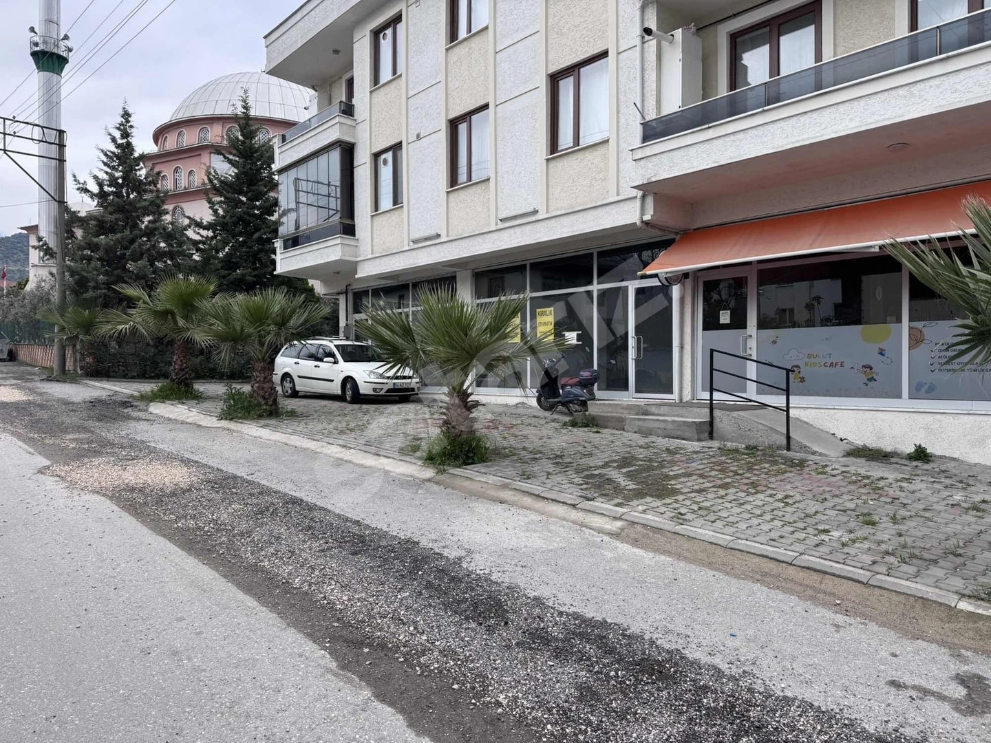 CADDE ÜSTÜ ÇİFT CEPHELİ SATILIK 60 M2 DÜKKAN