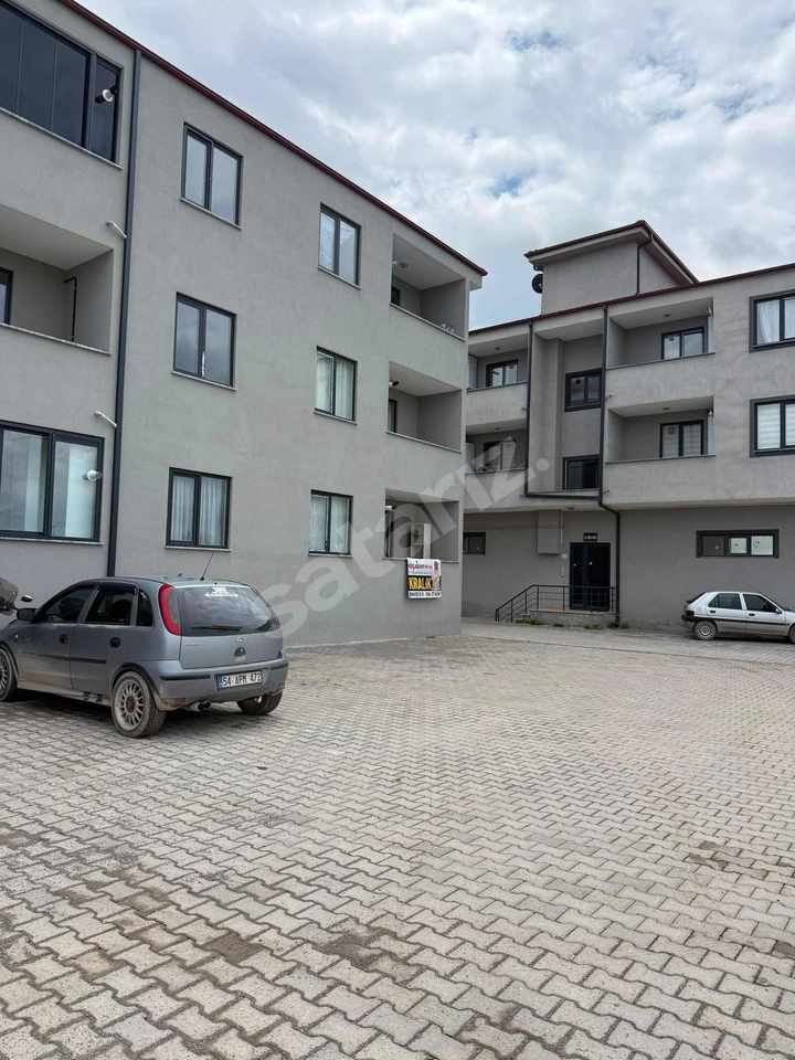 SÖĞÜTLÜ'DE SİTE İÇERİSİNDE SIFIR EŞYALI KİRALIK 1+1 DAİRE